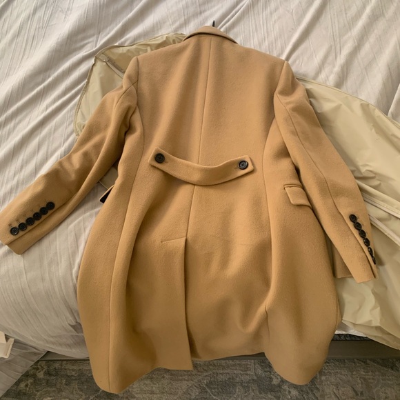 Woman’s Burberry Coat - Picture 13 of 13